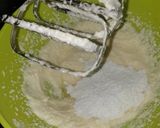 A picture of step 3 of Heart layered sponge cake.