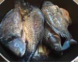 Foto langkah ke 3 dari resep Ikan Mas Arsik terong hijau.
