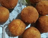 Foto del passaggio 3 della ricetta Crocchette di patate con il cuore di formaggio