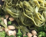 Foto del paso 3 de la receta: Pasta de espinaca estilo Alfredo (bajo en grasa y a mi manera)