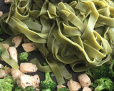 Foto del paso 3 de la receta: Pasta de espinaca estilo Alfredo (bajo en grasa y a mi manera)
