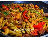 A picture of step 4 of Macaroni beef -stir fry.