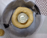 Foto del paso 3 de la receta: Roscón de reyes relleno de crema pastelera con leche condensada