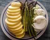 Foto del paso 1 de la receta: Costillas adobadas al horno con trigueros y patatas