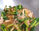 รูปขั้นตอนการทำที่ 5 ของ ราดหน้าผักกวางตุ้งเส้นทอด