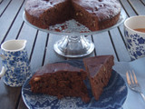 Bizcocho con chocolate, frutos y frutas, secos