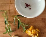 Foto del paso 1 de la receta: Aceite de romero