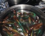 Foto langkah ke 1 dari resep Kerang hijau saus padang level.