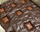 Foto langkah ke 8 dari resep Fudgy Chocolate Brownies.