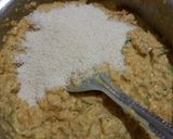 A picture of step 2 of Healthy oats paneer chilla.
