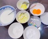 Hình bước làm 3 của món Bánh cupcake sốt kem phô mai trứng muối chà bông