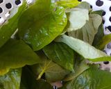Hình bước làm 3 của món Cá bống chiên ròn quấn lá lốt