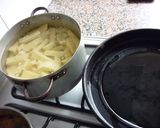 Foto del paso 3 de la receta: Pollo arrollado con papas al horno y salsa blanca
