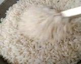 A picture of step 1 of Puffed Rice Snack (Lasaniya Mumra Chavana).