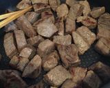 Hình bước làm 7 của món Bœuf Bourguignon (Bò hầm rau củ)