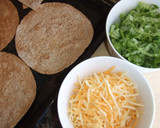 Foto del paso 1 de la receta: Tortillas de trigo con huevo frito