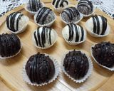 A picture of step 7 of Cream cheese balls.