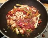 Foto del paso 8 de la receta: Verduras con pollo al wok