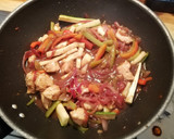 Foto del paso 8 de la receta: Verduras con pollo al wok