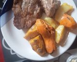 Foto del paso 2 de la receta: Bondiola y pollo al horno con papas y boniatos