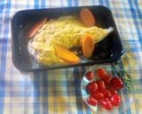 Foto del paso 3 de la receta: Merluza🐟 dormida💤 en primavera 🍅🌿