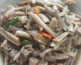 Foto langkah ke 6 dari resep Tumis jamur sawit.
