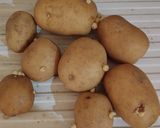 Foto del passaggio 1 della ricetta Tentacoli di wurstel e patate prezzemolate