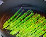Foto del paso 4 de la receta: Pollo en salsa de naranja con espárragos