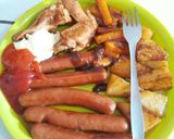 Foto langkah ke 2 dari resep Sausage,Chicken Wings & Vegetable With BBQ Sauce.