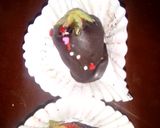 A picture of step 4 of Chocolate coated strawberries.