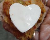 हार्टशेप्ड चीज़ी सैन्डविच (Heart Shaped cheesy sandwich recipe in hindi) रेसिपी चरण 3 फोटो
