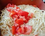 Foto del paso 3 de la receta: Tallarines de pollo con salsa rosa!