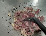 Foto langkah ke 3 dari resep Brokoli Sapi Lada Hitam.