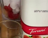 Foto del paso 2 de la receta: Smoothie de fresa escarchado con CHAMOY
