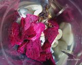 A picture of step 1 of Dragon fruit smoothie.