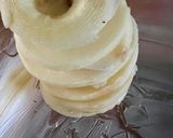 Une image de l'étape 2 de Pommes au four farcies à la banane jus au rhum toppings raisins secs et noisettes 🍎🍏.