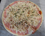Foto del paso 3 de la receta: Corona hojaldrada de jamón y queso