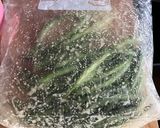 A picture of step 2 of Air Fryer Garlic Green Beans.