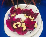 Foto del paso 1 de la receta: Ensalada Tropical de Pitahaya con Yogur y Castaña de Cajú!