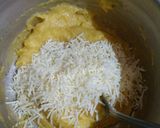 Foto langkah ke 2 dari resep Soes Kering Keju (no mixer, no spuit).
