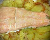 Foto del paso 3 de la receta: Salmón fresco al horno con patatas