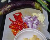 Foto langkah ke 1 dari resep Oseng Terong Tahu Pedas Tanpa Minyak (Diet Food).