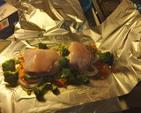 Foto del paso 2 de la receta: Verduras y pollo al vapor en caja china casera