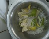 A picture of step 2 of Lemon Iced Tea.