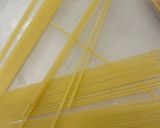 Foto langkah ke 1 dari resep Spaghetti Sosis Aglio Olio.