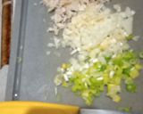 Foto langkah ke 2 dari resep Martabak Jamur, Telur dan Ayam.