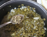Foto del paso 5 de la receta: Guisado de nopalitos en chile cascabel