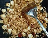 Foto langkah ke 9 dari resep Tahu + mie bumbu kecap (oseng).