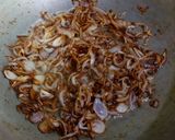 A picture of step 3 of Karahi style alu matr chicken ka salen.
