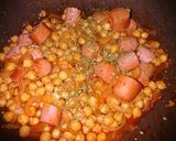 Foto del paso 2 de la receta: Garbanzos con salchichas barbacoa